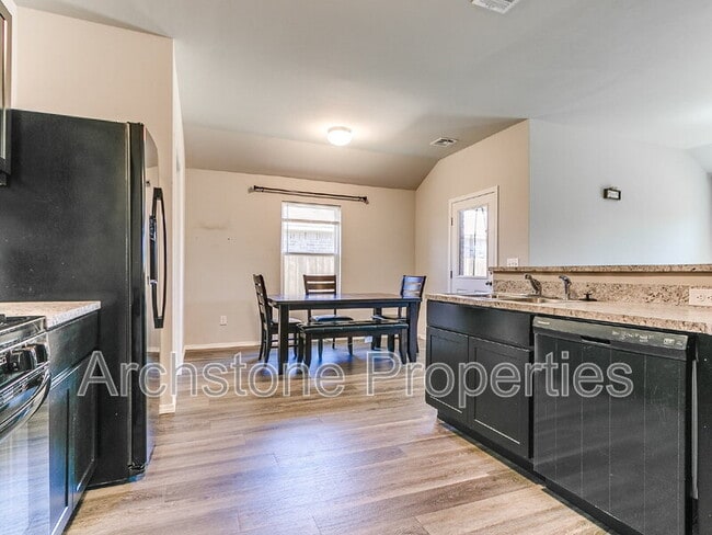 Building Photo - 1308 Dustin Dr