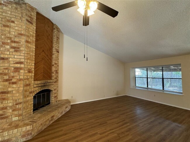 Building Photo - 2800 Goldbridge Dr