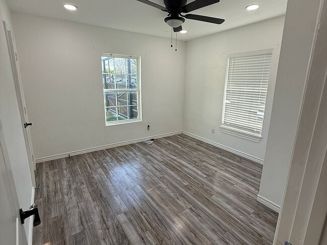 Building Photo - Fully remodeled