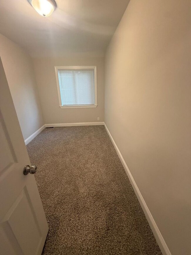 Building Photo - Available Now in Govans! 3Br 1.5 Bath