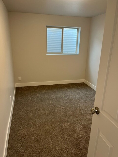 Bedroom 1 - 2112 W Bowling Ave
