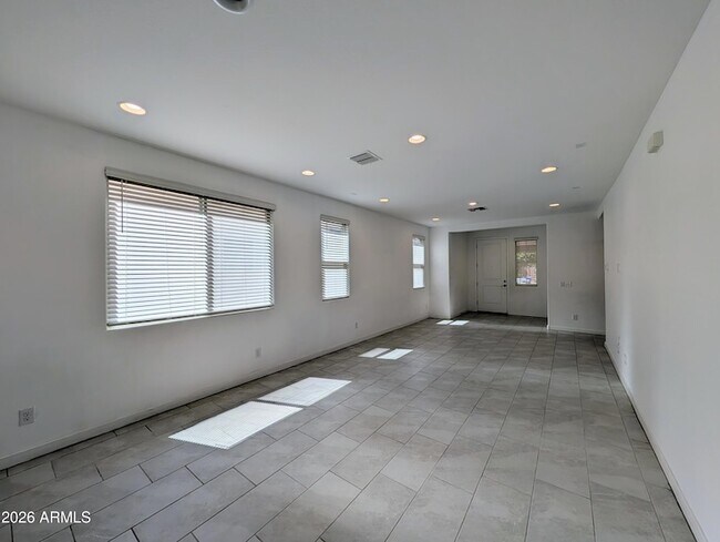 Building Photo - 9509 W Sells Dr