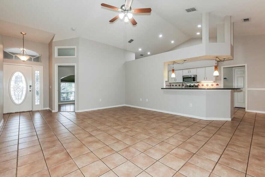 Building Photo - 2607 Pine Valley Dr