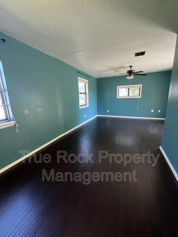 Building Photo - 808 N Wolfe Ln