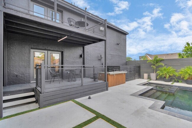 Building Photo - 2703 Blodgett St