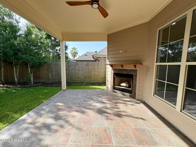 Building Photo - 120 Mirada Ln