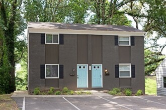Building Photo - Student & Pet-Friendly Fry's Spring Duplex Near UVA