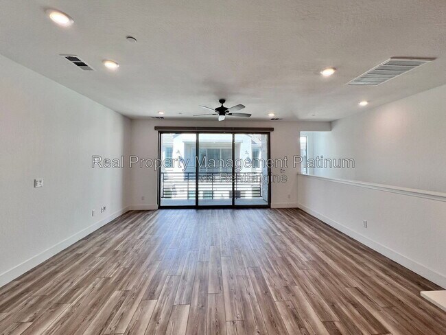 Building Photo - 10954 N Honeysuckle Dr
