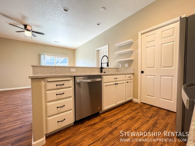 Building Photo - 618 Camden Ln