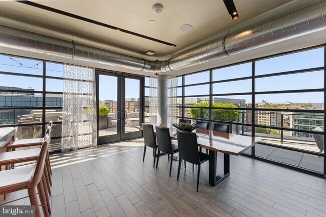 Building Photo - 1300 4th St SE