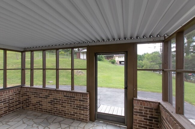 Building Photo - ONE YEAR LEASE WITH POSSIBLE LEASE PURCHAS...