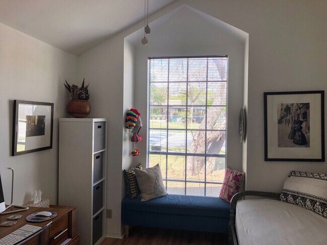 Building Photo - 3-BEDROOM IN CASTLE HILLS FOREST