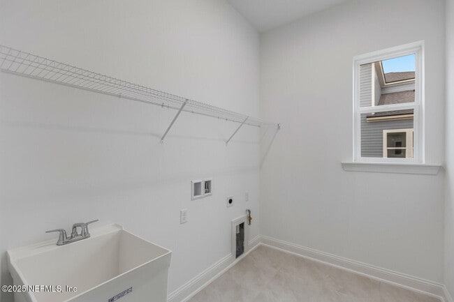 Building Photo - 174 Pine Leaf Dr