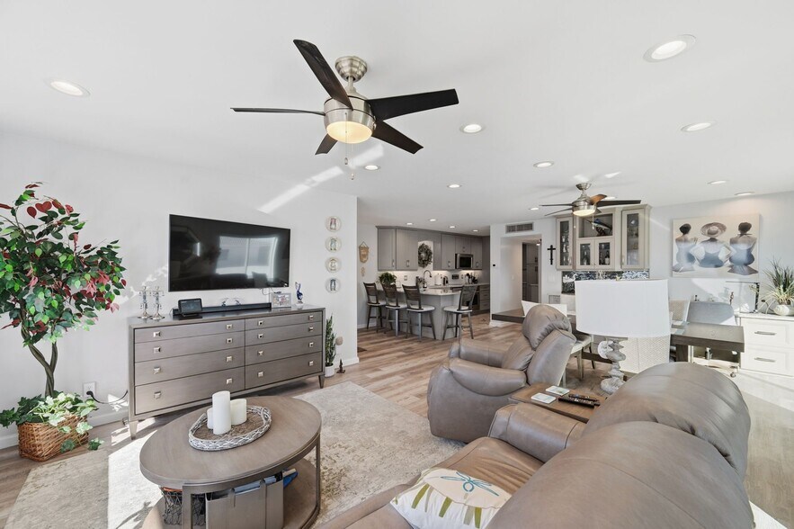 Building Photo - 5400 Gulf Dr