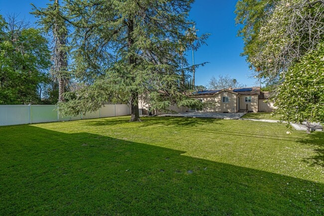 Building Photo - Spacious Single-Story 3-Bedroom Home in Va...