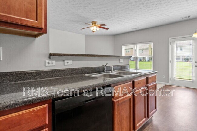 Building Photo - 45 Providence Oak Ct SE