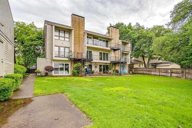 Building Photo - 390 Driftwood Ct
