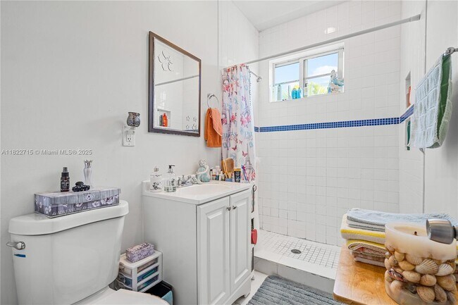 Building Photo - 7950 Tatum Waterway Dr