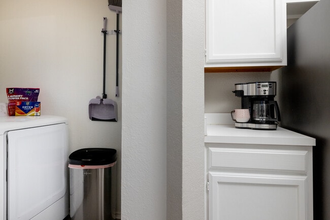 Building Photo - 2700 Ansley Ct