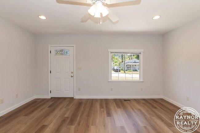 Building Photo - 201 Smith Dr