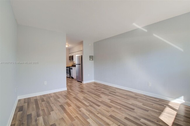 Building Photo - 8000 NE Bayshore Ct