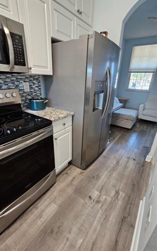 Building Photo - 1690 NE 33rd Ave