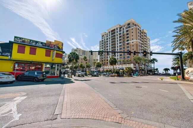 Building Photo - 741 Lantana Ave