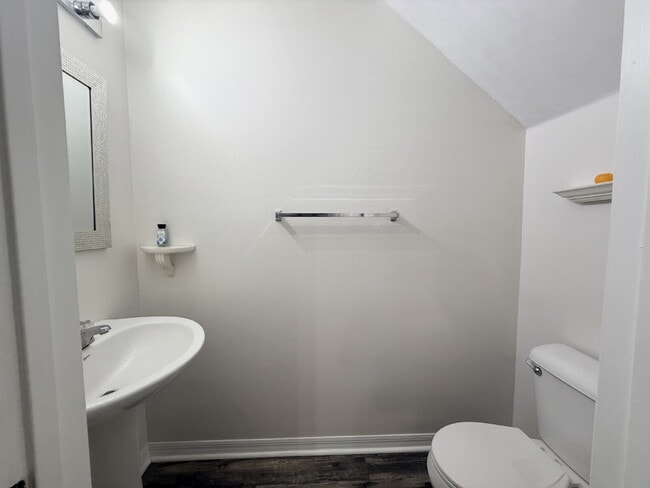Building Photo - 2-Bed Oasis with 2.5 Baths on Silver Falls...
