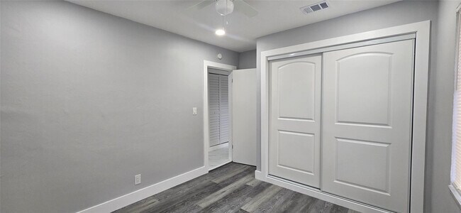 Building Photo - 8606 NW 35th St