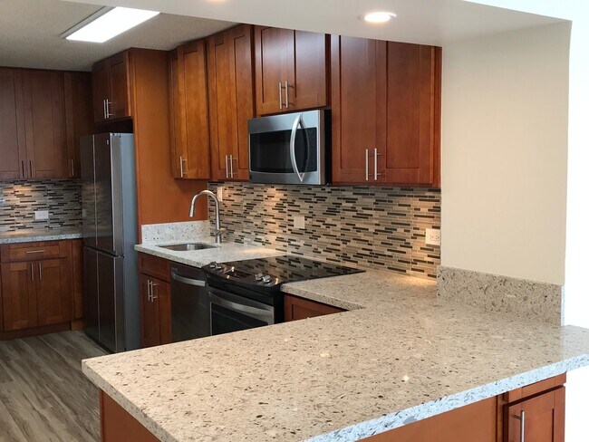 Building Photo - Waikiki! Marina Towers-Large, 2 Bdrm., 1.5 bath, cov'd pkg./washer/dryer in apt.