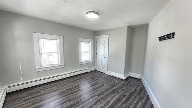 Building Photo - 121 N Main St