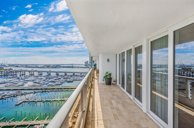 Building Photo - 1717 N Bayshore Dr