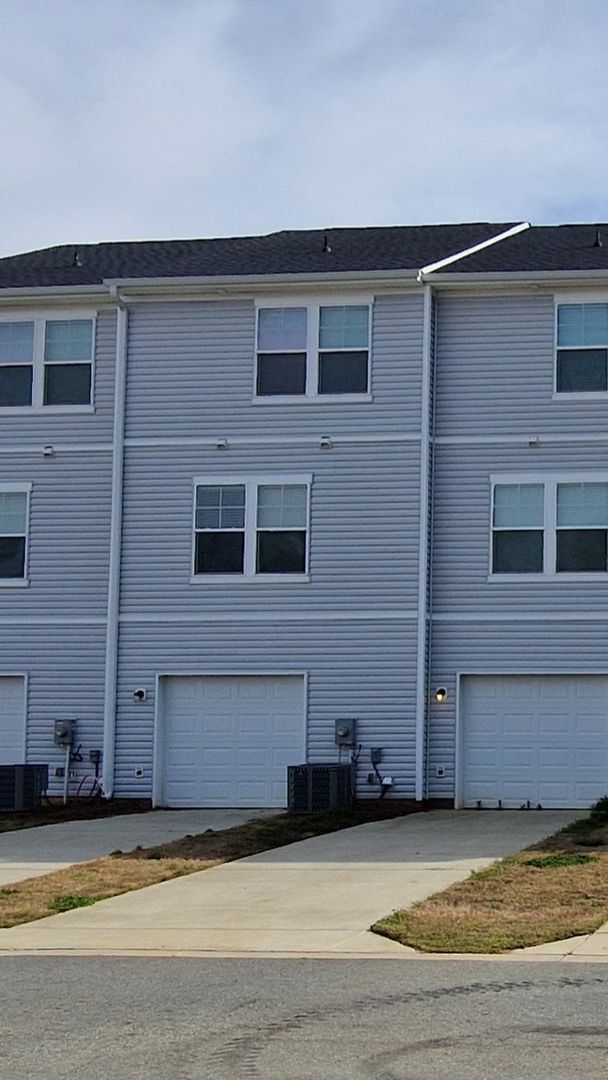 Building Photo - 1211 Briarhill Rd