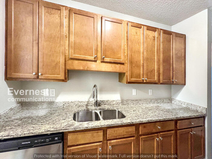 Building Photo - 223 Shenandoah Dr