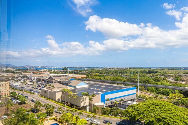 Building Photo - Welcome to your urban oasis!