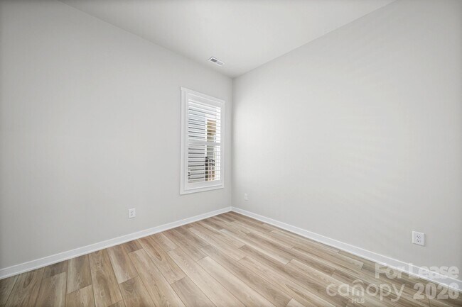 Building Photo - 8016 Brookbank Dr