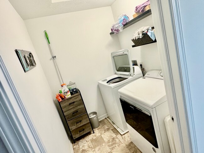 Building Photo - 13238 N Lndg Cir W