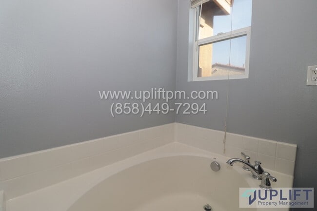 Building Photo - Beautiful 4BR/3BA Townhouse for Lease in Legacy Walk - Southcrest