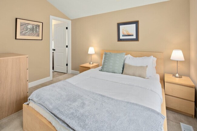 Building Photo - 2717 E Yesler Wy