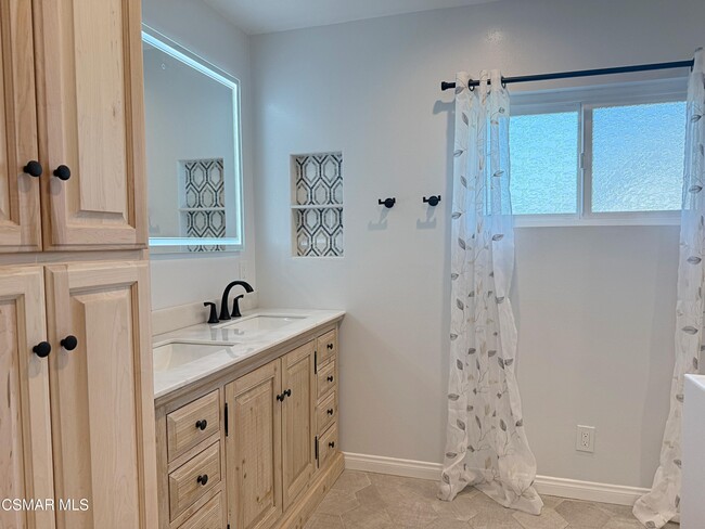 Building Photo - 2257 Hood Dr