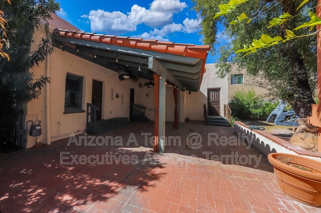 Building Photo - 2221 1st St