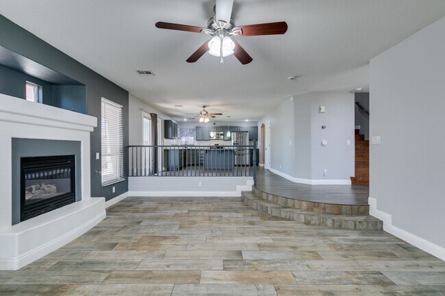 Building Photo - BEAUTIFUL POOL HOME W/RV