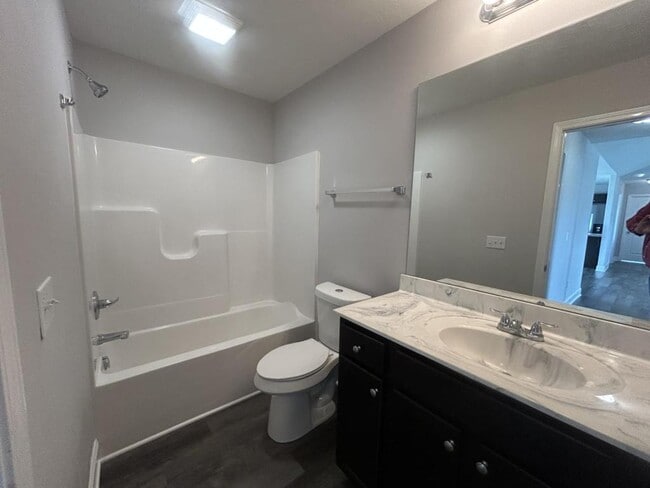Building Photo - 482 Labrador Dr