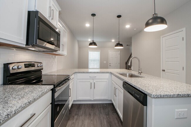 Building Photo - 220 Drayton Dr