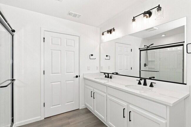 Building Photo - 516 Silver Cloud Ct