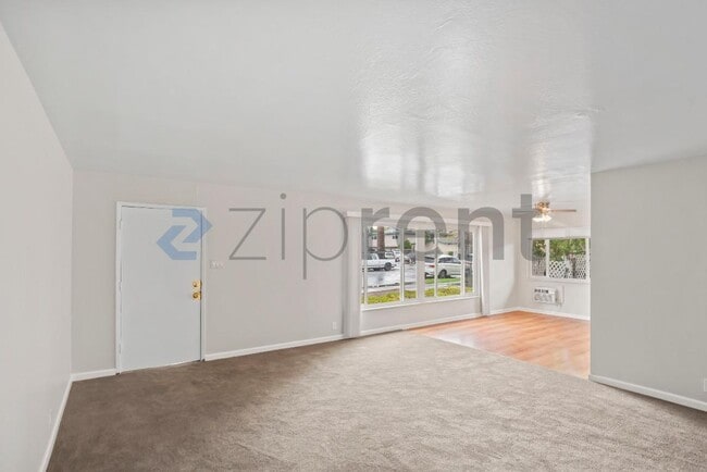 Building Photo - 1883 Robin Ln