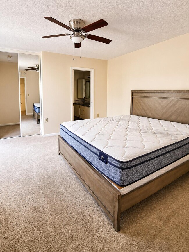Building Photo - 865 Blue Ridge Cir