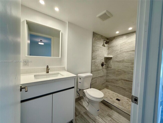 Building Photo - 400 Waterway Dr S