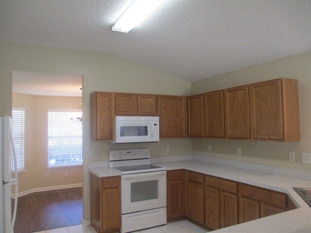 Building Photo - 14428 Woodfield Cir N