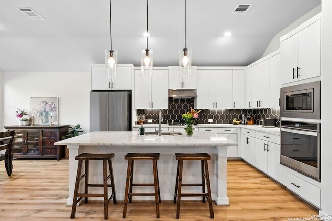 Building Photo - 143 Maravillas